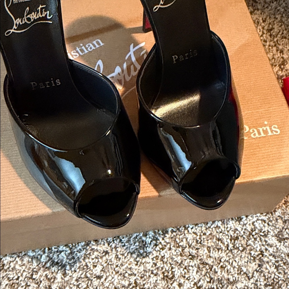 Christian Louboutin Dolly me Glossy Black Peep-Toe Mules - Picture 5 of 7